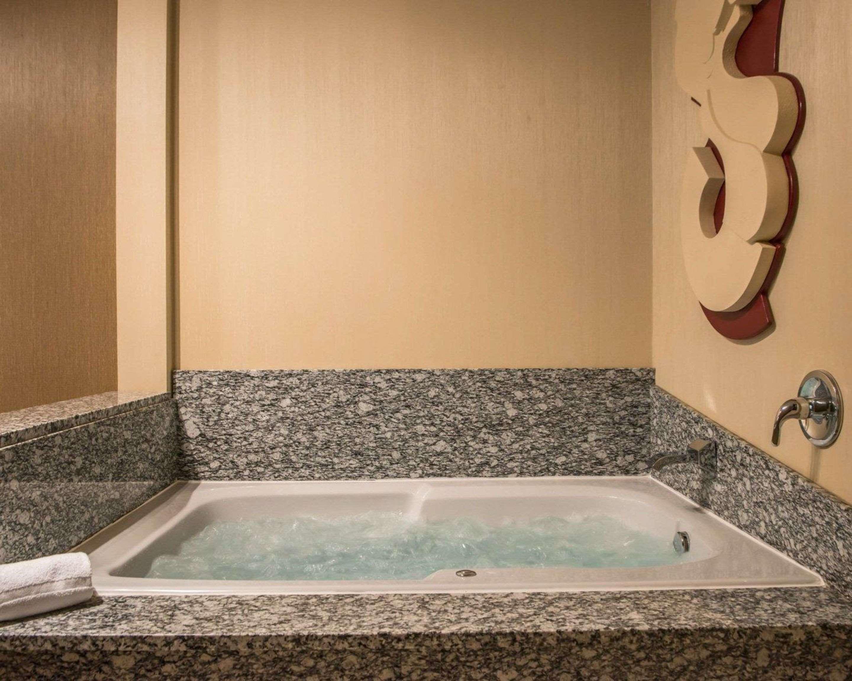 Comfort Suites Monroeville Buitenkant foto